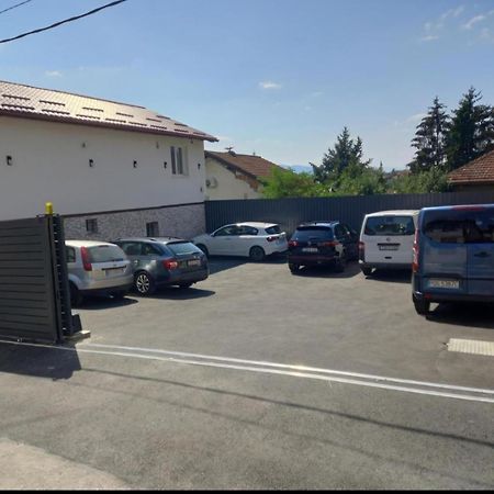 Apartments Natural And Bungalows 2 Saraievo Exterior foto